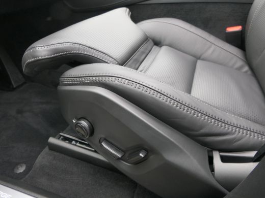 Volvo  XC90 T8 Recharge AWD Ultimate Dark | Massage | Luchtvering | Bowers&Wilkins | 22 Inch | Trekhaak | Gev... ActivLease financial lease