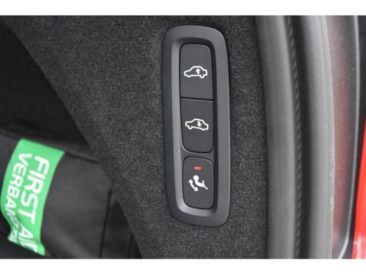 Volvo  XC90 T8 Ultimate Dark | B&W | HUD | Luchtvering | Trekhaak | 360 | Stoelventilatie | ActivLease financial lease