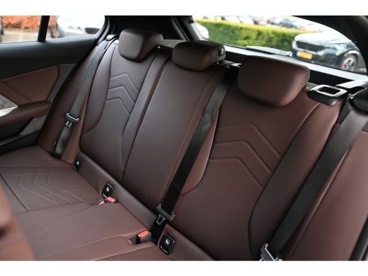 BMW 1 Serie 120 M Sport Automaat / Sportstoelen / Achteruitrijcamera / M Adaptief onderstel / Stoelverwarming... ActivLease financial lease