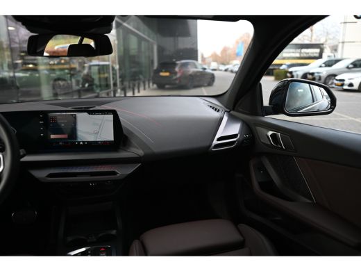 BMW 1 Serie 120 M Sport Automaat / Sportstoelen / Achteruitrijcamera / M Adaptief onderstel / Stoelverwarming... ActivLease financial lease