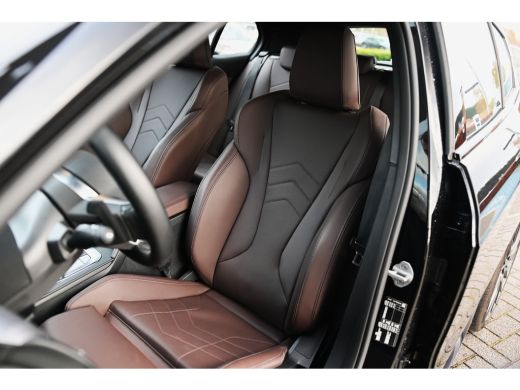 BMW 1 Serie 120 M Sport Automaat / Sportstoelen / Achteruitrijcamera / M Adaptief onderstel / Stoelverwarming... ActivLease financial lease