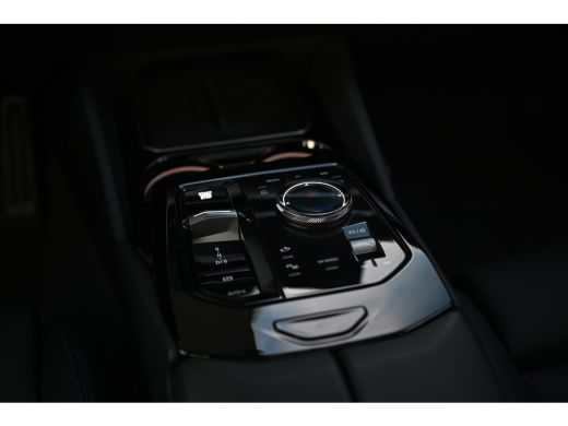 BMW 5 Serie 550e xDrive High Executive M Sport Automaat / Panoramadak / Adaptief onderstel professional / Ada... ActivLease financial lease