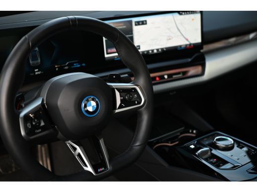 BMW 5 Serie 550e xDrive High Executive M Sport Automaat / Panoramadak / Adaptief onderstel professional / Ada... ActivLease financial lease