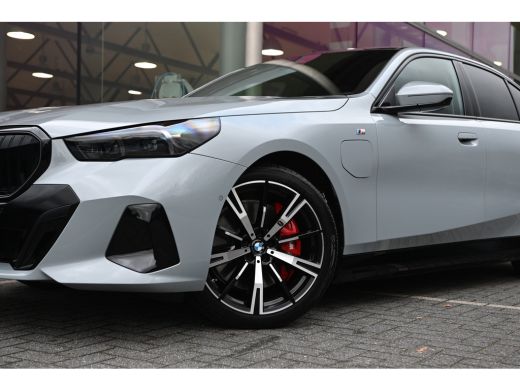 BMW 5 Serie 550e xDrive High Executive M Sport Automaat / Panoramadak / Adaptief onderstel professional / Ada... ActivLease financial lease