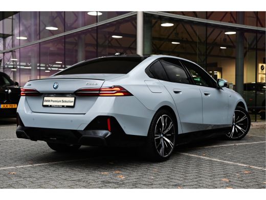 BMW 5 Serie 550e xDrive High Executive M Sport Automaat / Panoramadak / Adaptief onderstel professional / Ada... ActivLease financial lease