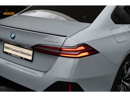 BMW 5 Serie 550e xDrive High Executive M Sport Automaat / Panoramadak / Adaptief onderstel professional / Ada... ActivLease financial lease