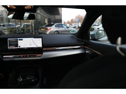 BMW 5 Serie 550e xDrive High Executive M Sport Automaat / Panoramadak / Adaptief onderstel professional / Ada... ActivLease financial lease