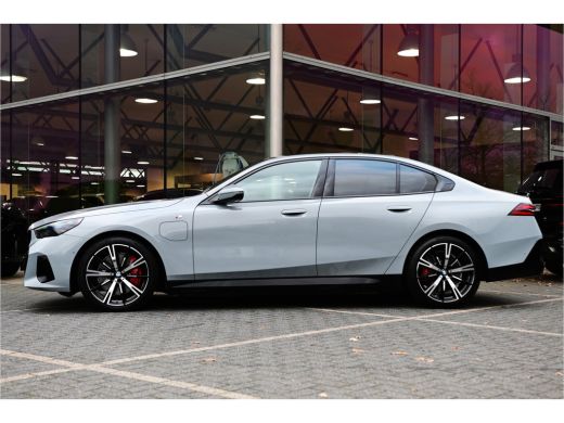 BMW 5 Serie 550e xDrive High Executive M Sport Automaat / Panoramadak / Adaptief onderstel professional / Ada... ActivLease financial lease