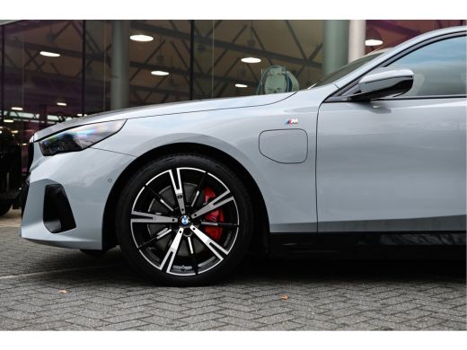 BMW 5 Serie 550e xDrive High Executive M Sport Automaat / Panoramadak / Adaptief onderstel professional / Ada... ActivLease financial lease