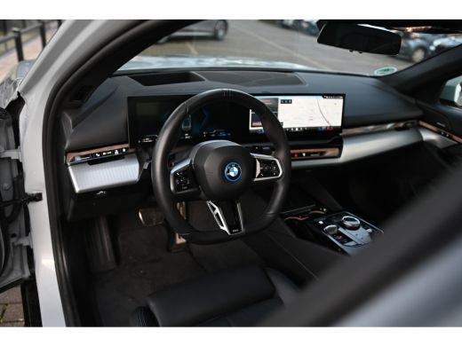BMW 5 Serie 550e xDrive High Executive M Sport Automaat / Panoramadak / Adaptief onderstel professional / Ada... ActivLease financial lease