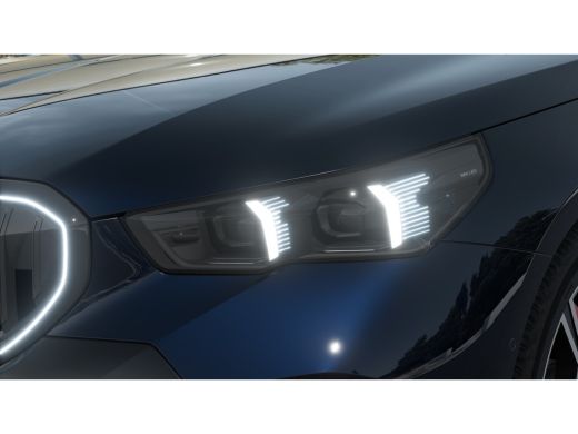 BMW i5 eDrive40 M Sport / Panoramadak / Trekhaak / M Sportonderstel / Stoelventilatie / Stuurverwarming ... ActivLease financial lease