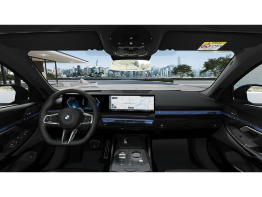 BMW i5 eDrive40 M Sport / Panoramadak / Trekhaak / M Sportonderstel / Stoelventilatie / Stuurverwarming ... ActivLease financial lease