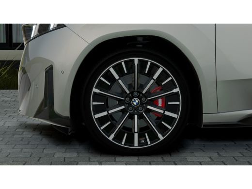 BMW iX3 50 xDrive M Sport / Panoramadak / Trekhaak / M Sportstoelen / Parking Assistant Professional / St... ActivLease financial lease