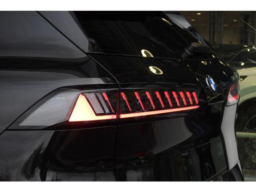 BMW iX3 50 xDrive M Sport / Panoramadak / Trekhaak / Sportstoelen / Parking Assistant Professional / Stuu... ActivLease financial lease