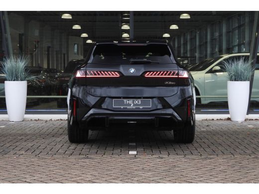 BMW iX3 50 xDrive M Sport / Panoramadak / Trekhaak / Sportstoelen / Parking Assistant Professional / Stuu... ActivLease financial lease