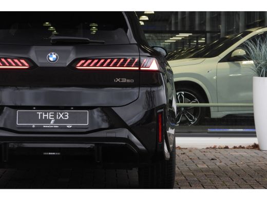 BMW iX3 50 xDrive M Sport / Panoramadak / Trekhaak / Sportstoelen / Parking Assistant Professional / Stuu... ActivLease financial lease