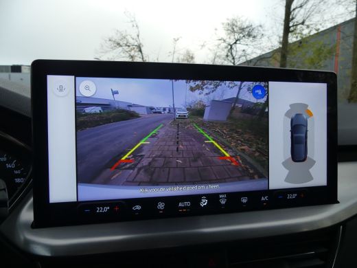 Ford Focus 1.0 EcoBoost Hybrid 125PK Titanium | ADAPTIVE CRUISE | DODEHOEKDETECTIE | CAMERA | PRIVACY GLAS | ActivLease financial lease