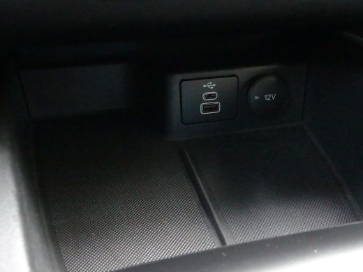 Ford Focus 1.0 EcoBoost Hybrid 125PK Titanium | ADAPTIVE CRUISE | DODEHOEKDETECTIE | CAMERA | PRIVACY GLAS | ActivLease financial lease