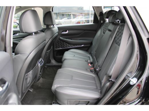 Hyundai Santa Fe 1.6 T-GDI PHEV Comfort Smart 7p. | Eleketrisch bedienbare stoelen | Lederen bekleding | Navigatie... ActivLease financial lease