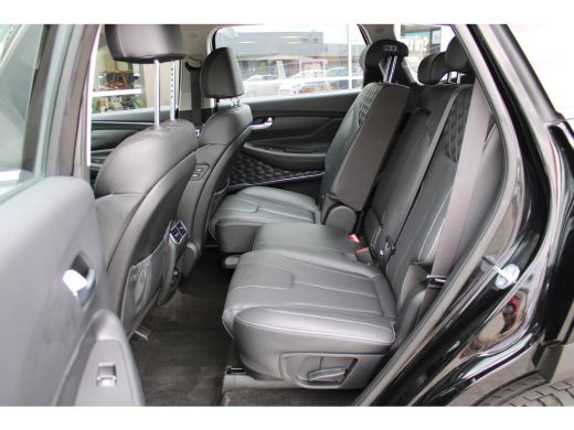 Hyundai Santa Fe 1.6 T-GDI PHEV Comfort Smart 7p. | Eleketrisch bedienbare stoelen | Lederen bekleding | Navigatie... ActivLease financial lease