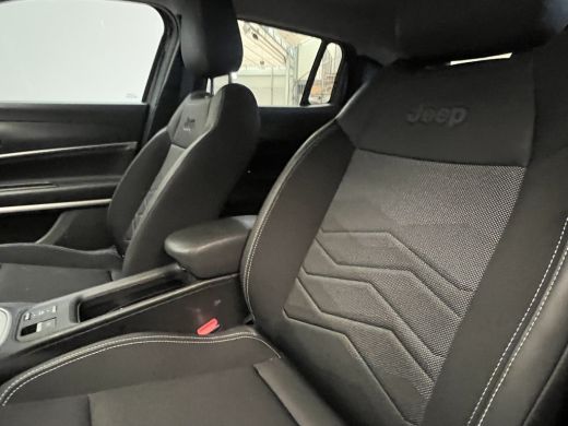 Jeep Avenger Summit 54 kWh Navigatie | Stoelverwarming | Carplay |  | 11 kW lader | Achteruitrijcamera | Bande... ActivLease financial lease