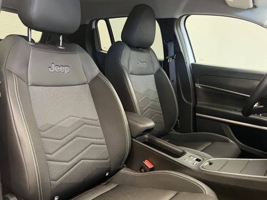 Jeep Avenger Summit 54 kWh Navigatie | Stoelverwarming | Carplay | | 11 kW lader | Achteruitrijcamera | Cruise... ActivLease financial lease
