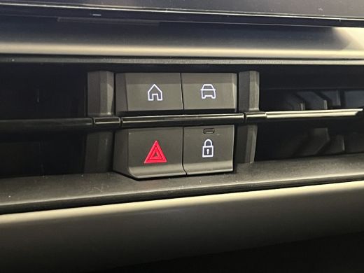 Jeep Avenger Summit 54 kWh Navigatie | Stoelverwarming | Carplay | | 11 kW lader | Achteruitrijcamera | Cruise... ActivLease financial lease