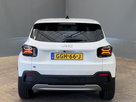 Jeep Avenger Summit 54 kWh Navigatie | Stoelverwarming | Carplay | | 11 kW lader | Achteruitrijcamera | Cruise... ActivLease financial lease