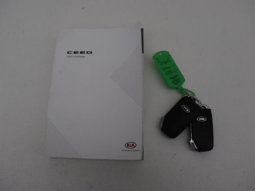 Kia Ceed 1.4 T-GDi DynamicPlusLine | Stoel & stuurverwarming | Adaptive cruise | Trekhaak | Camera | Carpl... ActivLease financial lease