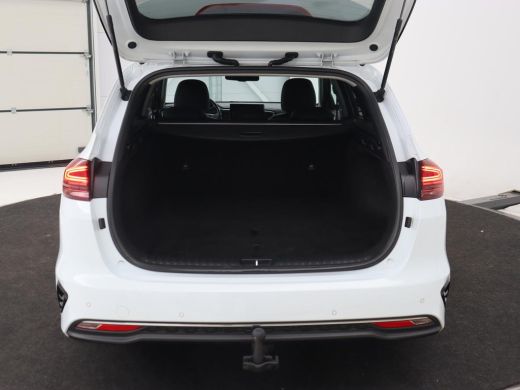 Kia Ceed 1.4 T-GDi DynamicPlusLine | Stoel & stuurverwarming | Adaptive cruise | Trekhaak | Camera | Carpl... ActivLease financial lease