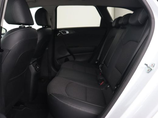 Kia Ceed 1.4 T-GDi DynamicPlusLine | Stoel & stuurverwarming | Adaptive cruise | Trekhaak | Camera | Carpl... ActivLease financial lease