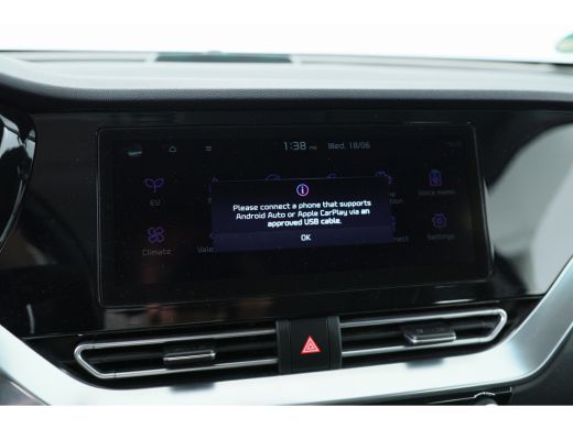 Kia e-Niro DynamicLine 64 kWh | Dealer onderhouden | Camera | Stoel-/stuurverwarming | Keyless Entry | Clima... ActivLease financial lease