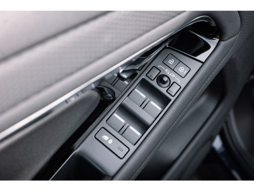 Land Rover Range Rover Evoque P300e AWD R-Dynamic S | Cold Climate | 20 Inch | Dodehoek Assistent | El. achterklep | Keyless Entry ActivLease financial lease