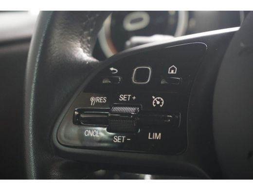 Mercedes-Benz A-Klasse 180 Business Solution | Sportstoelen Half Leder | Automaat | Camera | Breedbeeld Navi | BTW-Auto! | ActivLease financial lease