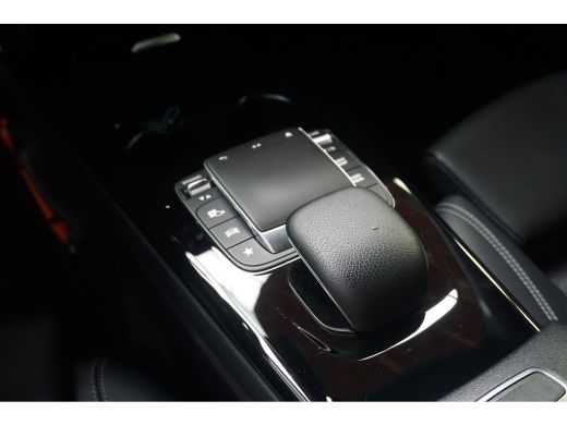 Mercedes-Benz A-Klasse 180 Business Solution | Sportstoelen Half Leder | Automaat | Camera | Breedbeeld Navi | BTW-Auto! | ActivLease financial lease