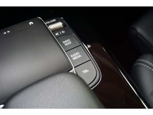 Mercedes-Benz A-Klasse 180 Business Solution | Sportstoelen Half Leder | Automaat | Camera | Breedbeeld Navi | BTW-Auto! | ActivLease financial lease