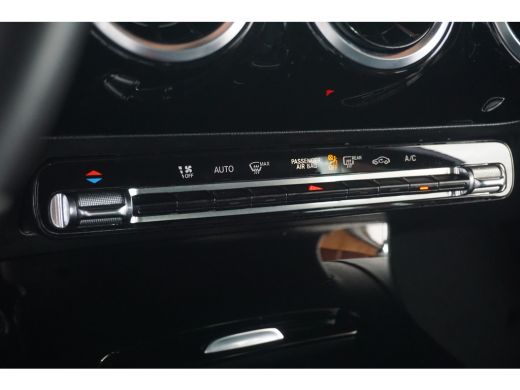 Mercedes-Benz A-Klasse 180 Business Solution | Sportstoelen Half Leder | Automaat | Camera | Breedbeeld Navi | BTW-Auto! | ActivLease financial lease