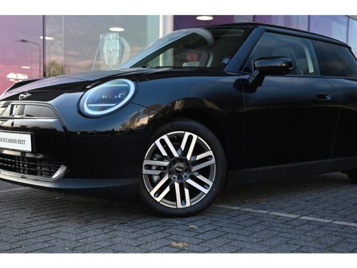 Mini 3-Deurs Cooper E / Classic / Pakket L / 17" Parallel Spoke 2-tone ActivLease financial lease