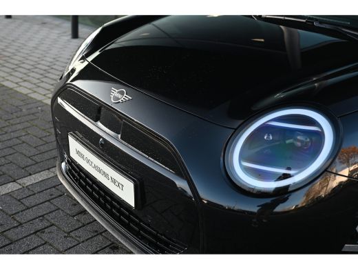 Mini 3-Deurs Cooper E / Classic / Pakket L / 17" Parallel Spoke 2-tone ActivLease financial lease