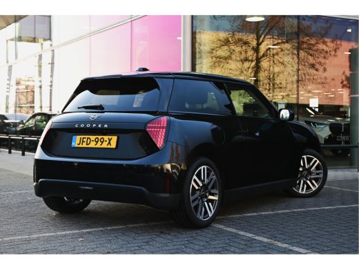 Mini 3-Deurs Cooper E / Classic / Pakket L / 17" Parallel Spoke 2-tone ActivLease financial lease