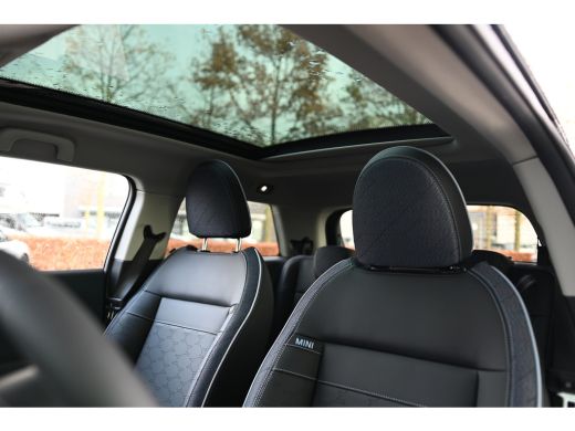 Mini 3-Deurs Cooper E / Classic / Pakket L / 17" Parallel Spoke 2-tone ActivLease financial lease