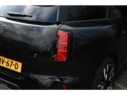 Mini Countryman S ALL4 Automaat / John Cooper Works / Pakket L / 20" John Cooper Works Flag Spoke 2-tone ActivLease financial lease