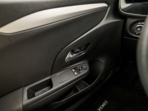 Opel Corsa 1.2 Sport (APPLE CARPLAY, GROOT NAVI, PARKEERSENSOREN, GETINT GLAS, SPORTSTOELEN, CRUISE, DAB+, N... ActivLease financial lease