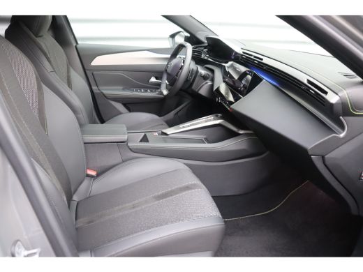 Peugeot 308 SW 1.2 HYBRID 136PK GT PACK AUTOMAAT / NAVI / LEDER / CLIMA / PDC / 18" LMV / CAMERA / KEYLESS / ... ActivLease financial lease