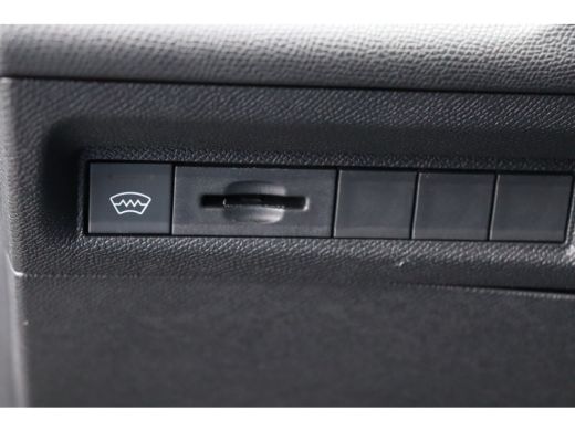 Peugeot 308 SW 1.2 HYBRID 136PK GT PACK AUTOMAAT / NAVI / LEDER / CLIMA / PDC / 18" LMV / CAMERA / KEYLESS / ... ActivLease financial lease