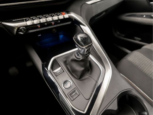 Peugeot 5008 1.2 PureTech Sport 7 Persoons (FACELIFT, APPLE CARPLAY, GROOT NAVI, 360 CAMERA, GETINT GLAS, SPOR... ActivLease financial lease