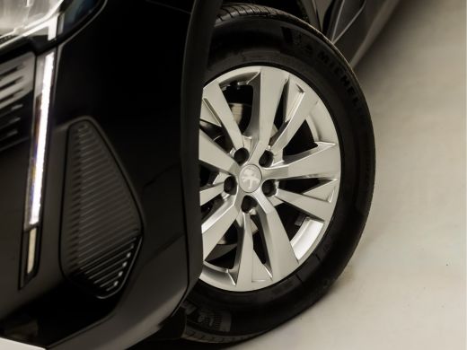 Peugeot 5008 1.2 PureTech Sport 7 Persoons (FACELIFT, APPLE CARPLAY, GROOT NAVI, 360 CAMERA, GETINT GLAS, SPOR... ActivLease financial lease