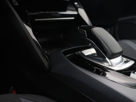 Peugeot e-2008 EV Allure 50 kWh | 3 Fase | Panoramadak | Adaptive cruise | Keyless | Camera | Carplay | Half led... ActivLease financial lease