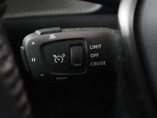 Peugeot e-2008 EV Allure 50 kWh | 3 Fase | Panoramadak | Adaptive cruise | Keyless | Camera | Carplay | Half led... ActivLease financial lease