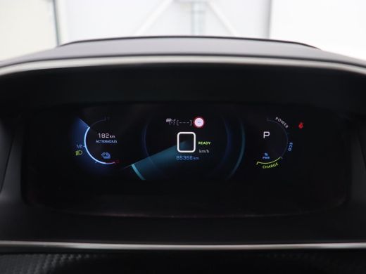 Peugeot e-2008 EV Allure 50 kWh | 3 Fase | Panoramadak | Adaptive cruise | Keyless | Camera | Carplay | Half led... ActivLease financial lease